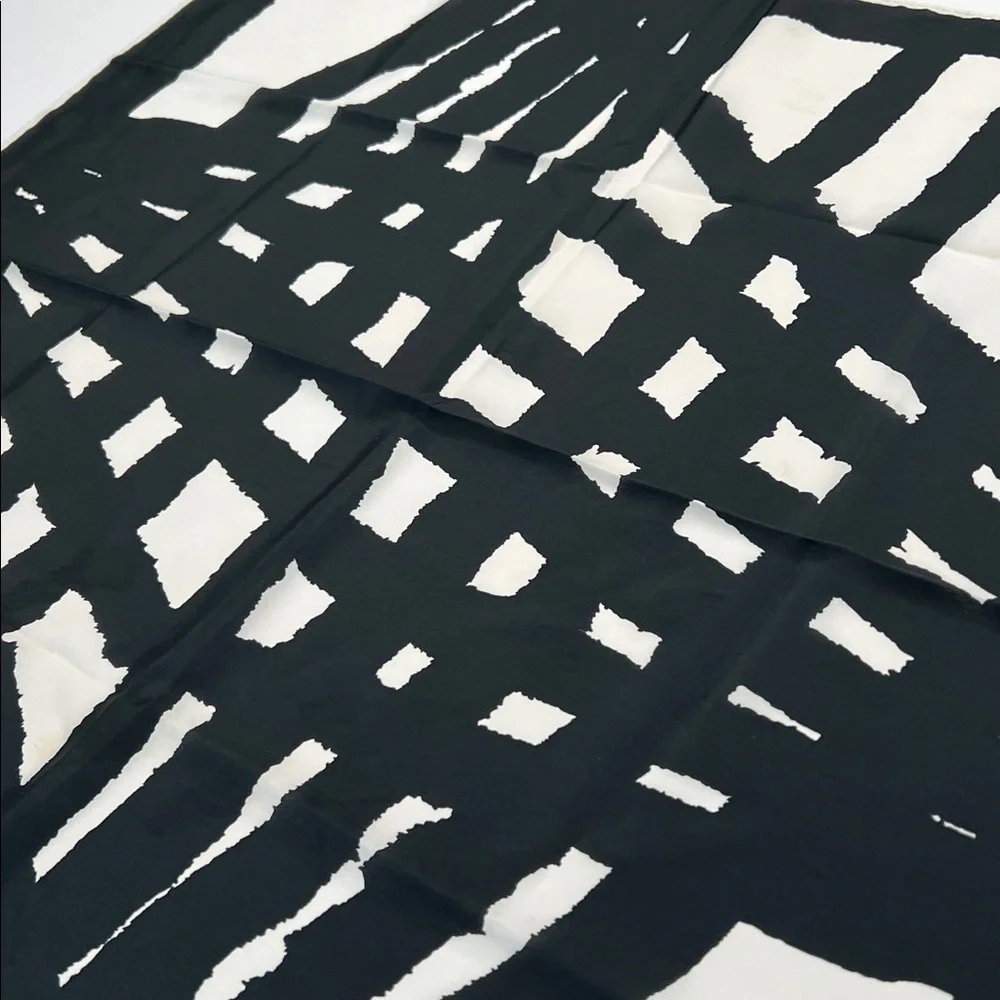 Vintage Veresa by Vera polyester made in Japan blk & cream original fold scarf